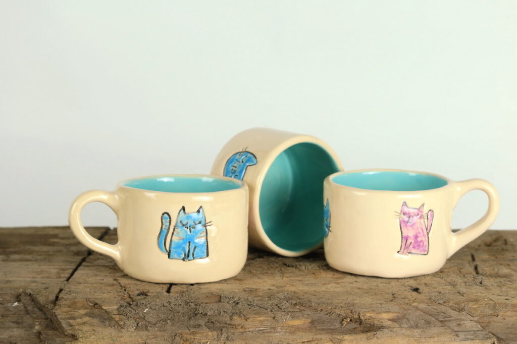Kubek koty z kreskówki
